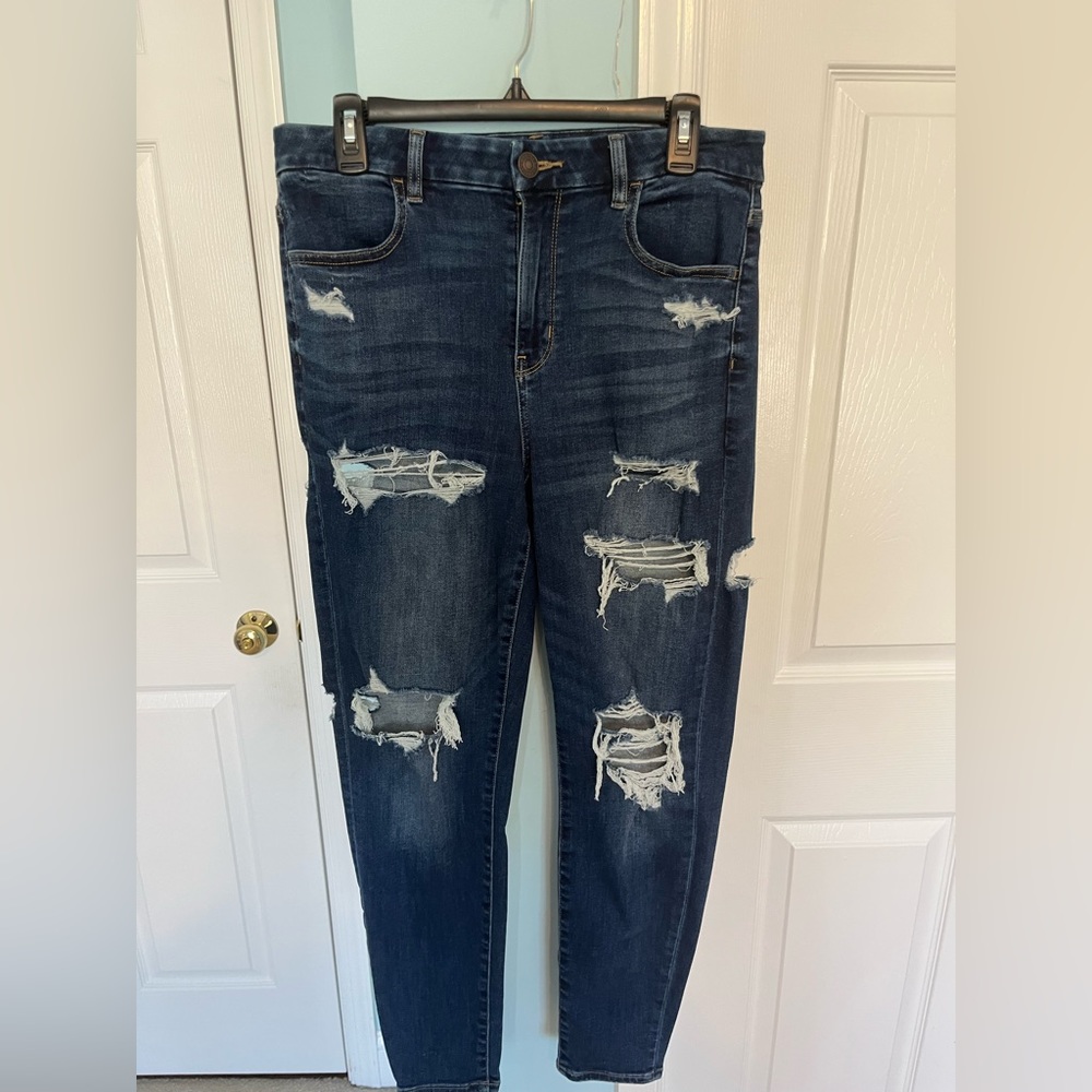 Women’s 12 American eagle blue ripped skinny jeans!